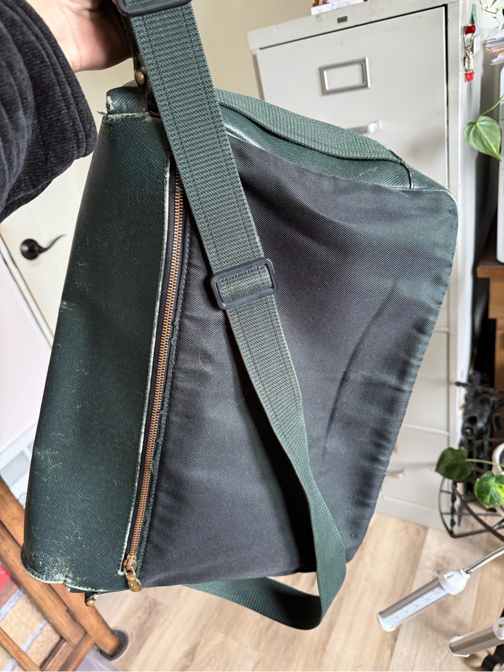 Louis Vuitton Teal Green Leather messenger bag - Picture 2 of 7
